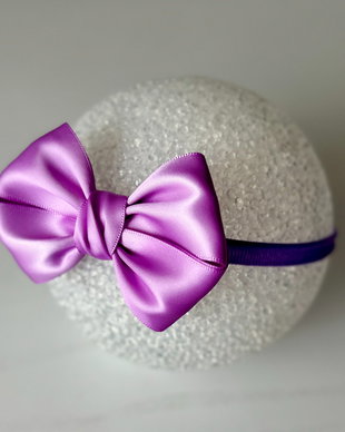 Bentiță elastică handmade pentru fetite cu fundă din satin