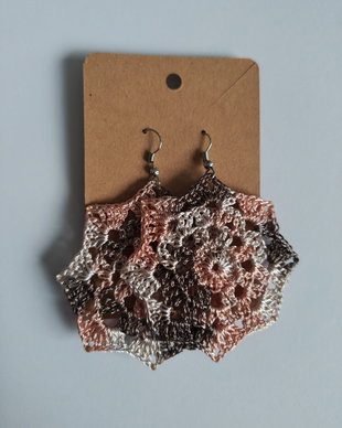 Cercei handmade croșetați - degrade roz pudrat maro și crem