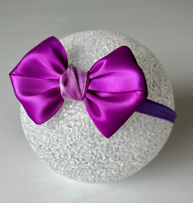 Bentiță elastică handmade pentru fetite cu fundă din satin