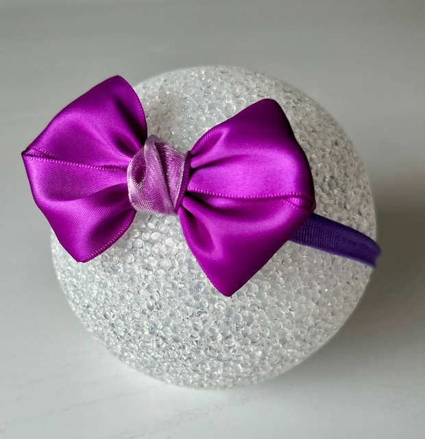 Bentiță elastică handmade pentru fetite cu fundă din satin