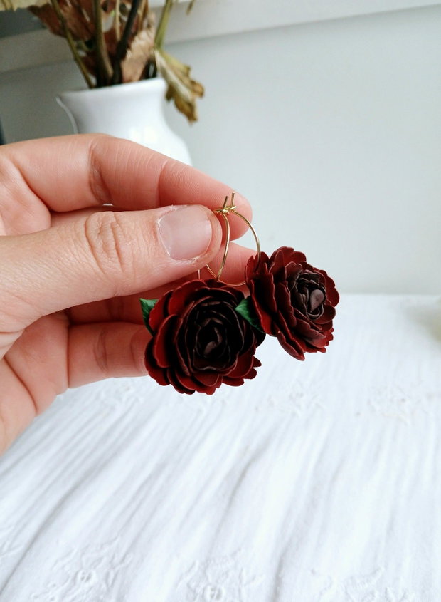 Cercei Burgundy Flowers