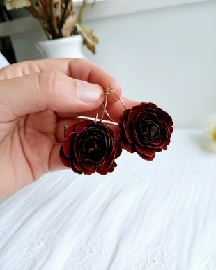 Cercei Burgundy Flowers