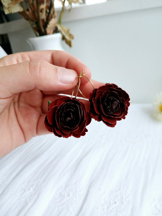 Cercei Burgundy Flowers