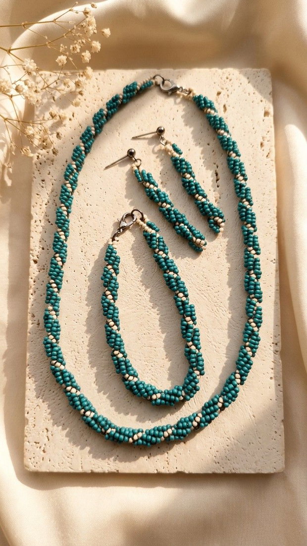 Set bijuterii handmade Spirală Turcoaz și Crem Colier, Brățară și Cercei