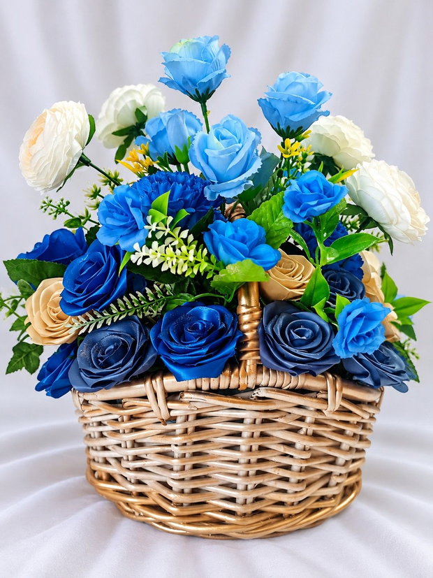 Coș floral elegant Blue Harmony Trandafiri din satin handmade
