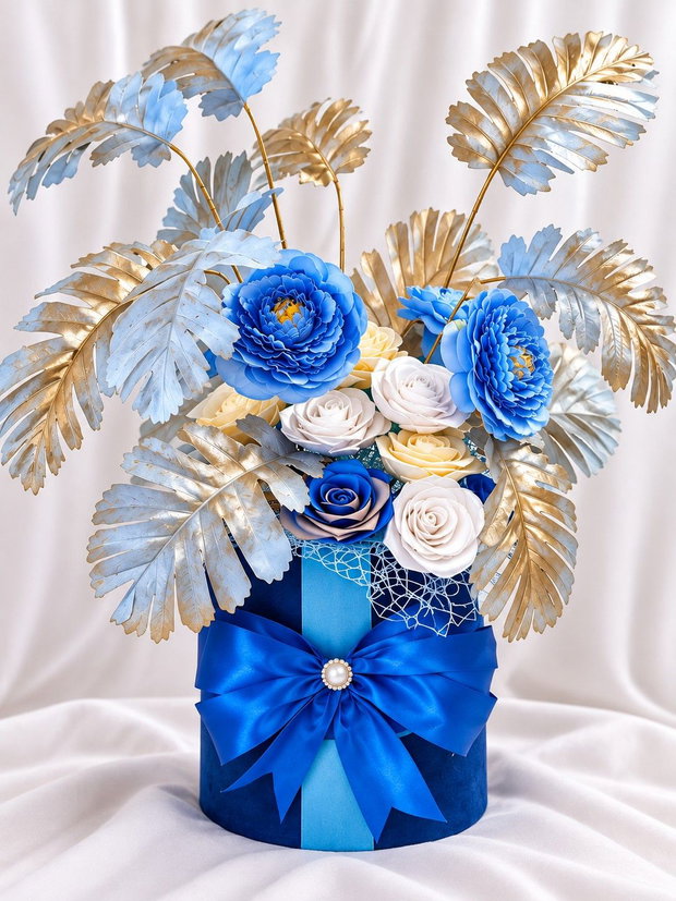 Eleganță în nuanțe delicate Aranjament floral handmade din satin
