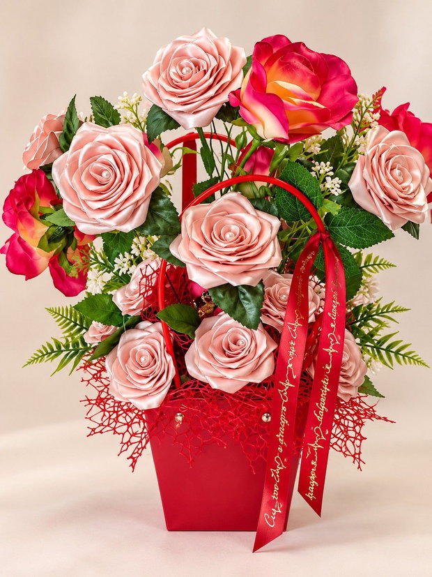 Rouge Elegance  Aranjament floral handmade cu trandafiri din satin
