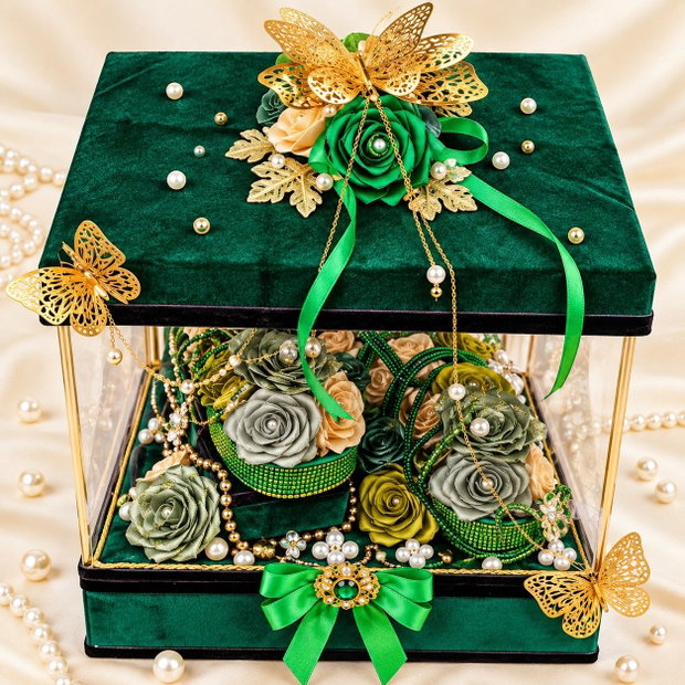 Splendoare în Smarald Aranjament handmade de lux cu trandafiri din satin