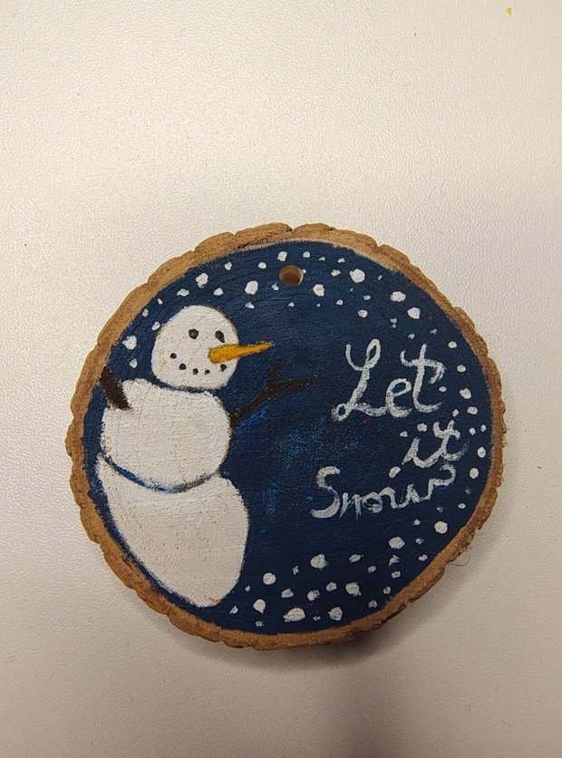 Glob pictat pe lemn