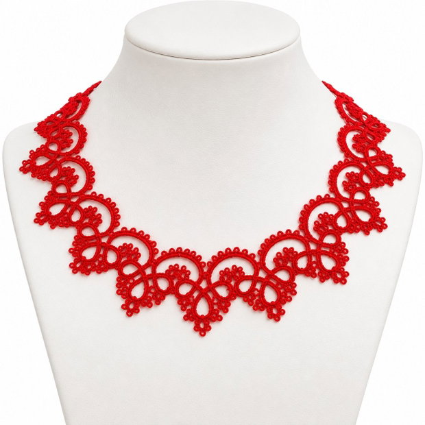 Colier handmade din dantelă frivolite, mătase rosie și mărgele Preciosa Ornela