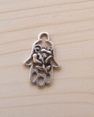 Pandantiv zamak Mâna Fatimei (Hamsa) cu trandafir