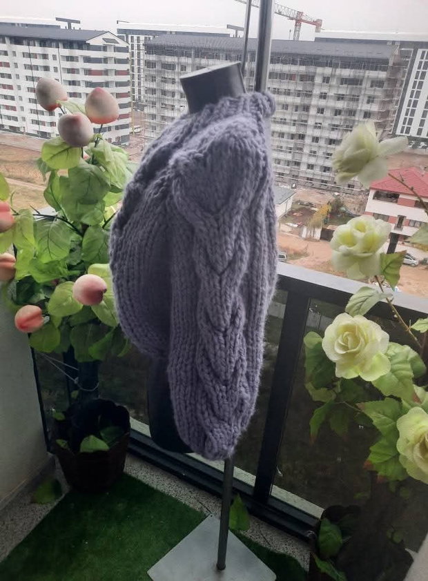 Cardigan mov liliachiu handmade, croșetat manual, cu mâneci voluminoase