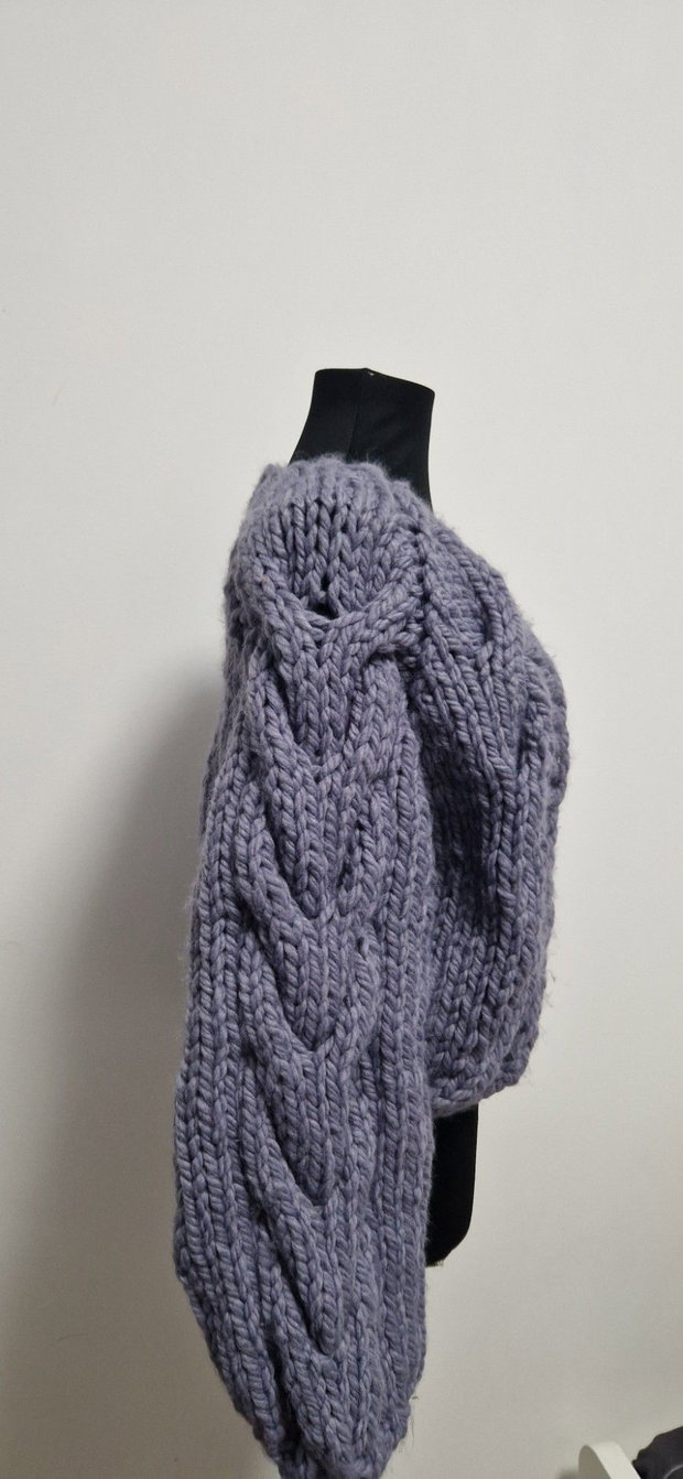 Cardigan mov liliachiu handmade, croșetat manual, cu mâneci voluminoase