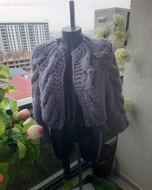 Cardigan mov liliachiu handmade, croșetat manual, cu mâneci voluminoase