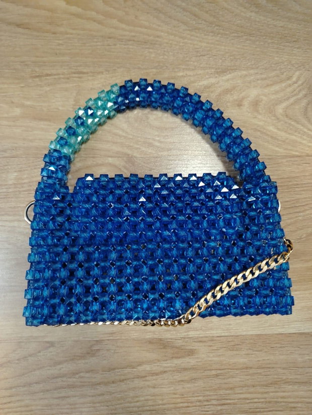 Geantă handmade cu mărgele strălucitoare  lucrată manual