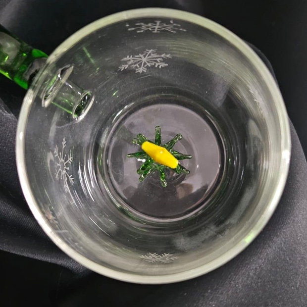 Cana de Craciun din sticla cu brad 3D si fulgi de nea gravati manual