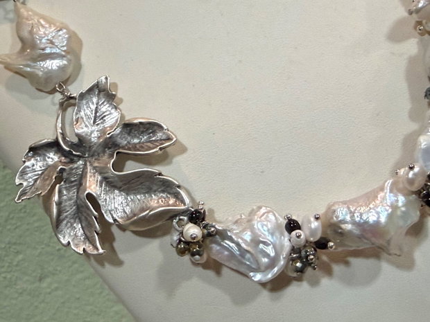 Colier și cercei din perle baroc mari,perle de cultură,agate,hematit și zamac argintat~SILVER AUTUMN~