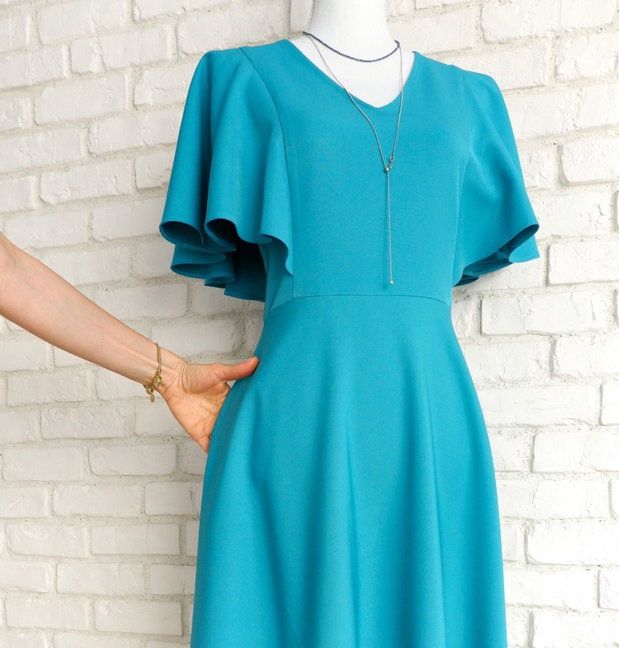 Rochie Clos Eleganta Turcoaz cu Volane pe Umeri
