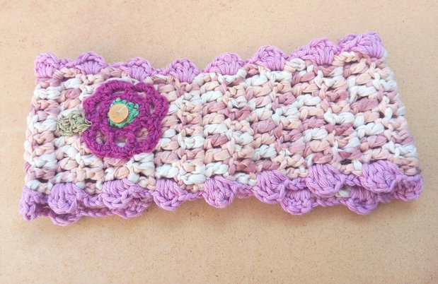 Banda / bandana / bentita de par crosetata bej rose cu floare