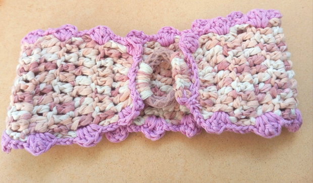 Banda / bandana / bentita de par crosetata bej rose cu floare