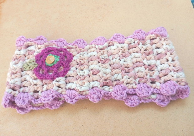 Banda / bandana / bentita de par crosetata bej rose cu floare