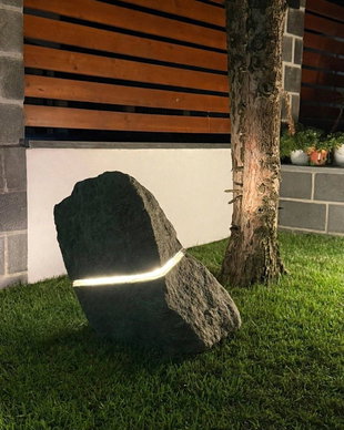 Lampa de gradina din piatra naturala - Sculptura luminoasa SPLIT - Bolovan despicat cu lumina LED