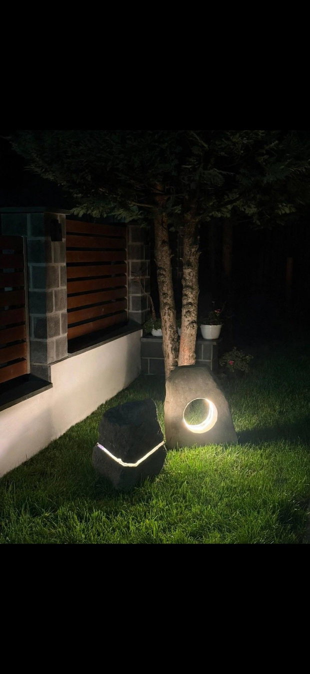 Lampa de gradina din piatra naturala - Sculptura luminoasa SPLIT - Bolovan despicat cu lumina LED