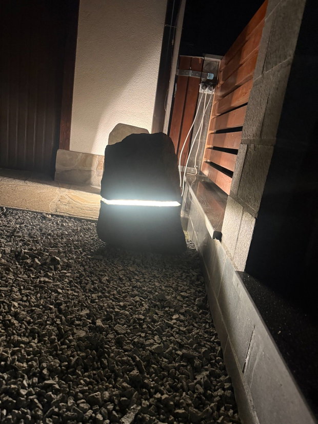 Lampa de gradina din piatra naturala - Sculptura luminoasa SPLIT - Bolovan despicat cu lumina LED