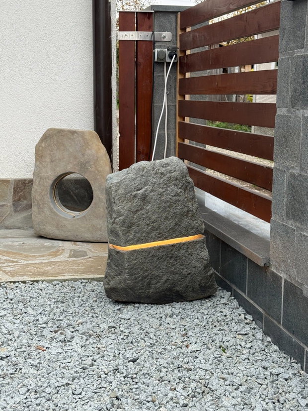 Lampa de gradina din piatra naturala - Sculptura luminoasa SPLIT - Bolovan despicat cu lumina LED