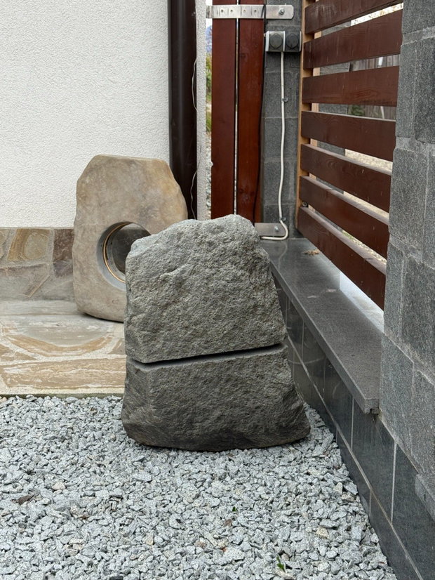 Lampa de gradina din piatra naturala - Sculptura luminoasa SPLIT - Bolovan despicat cu lumina LED