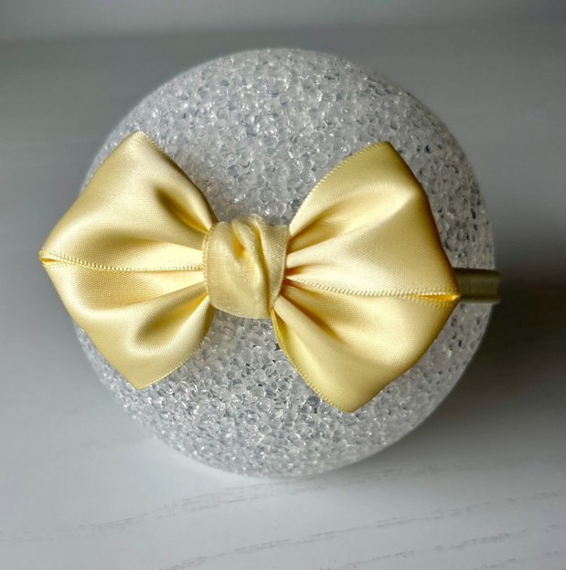 Bentiță elastică handmade pentru fetite cu fundă din satin