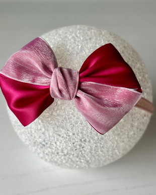 Bentiță elastică handmade pentru fetite cu fundă din satin