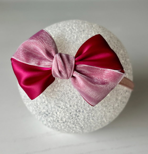 Bentiță elastică handmade pentru fetite cu fundă din satin