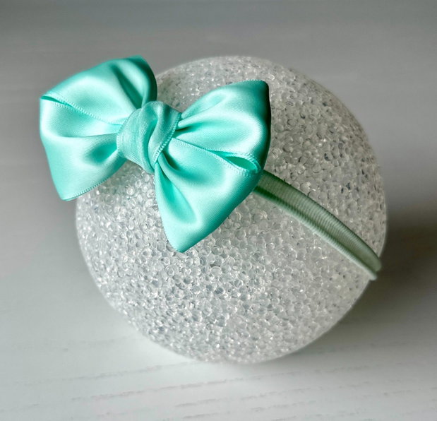 Bentiță elastică handmade pentru fetite cu fundă din satin