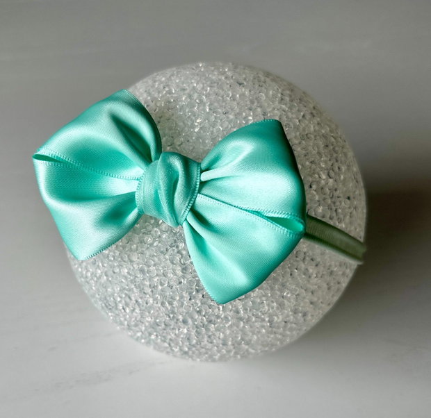 Bentiță elastică handmade pentru fetite cu fundă din satin