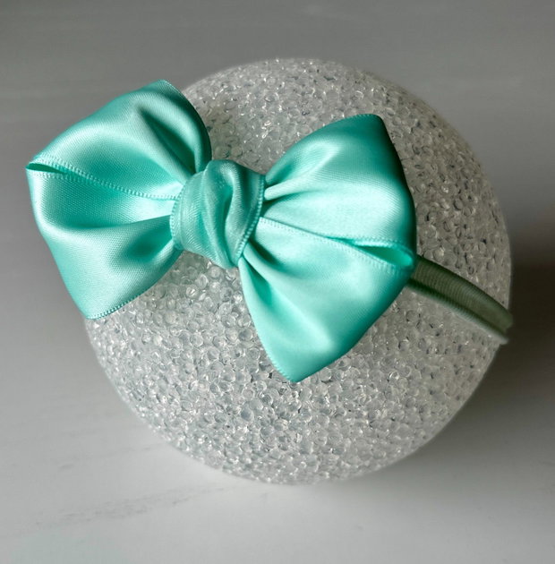 Bentiță elastică handmade pentru fetite cu fundă din satin