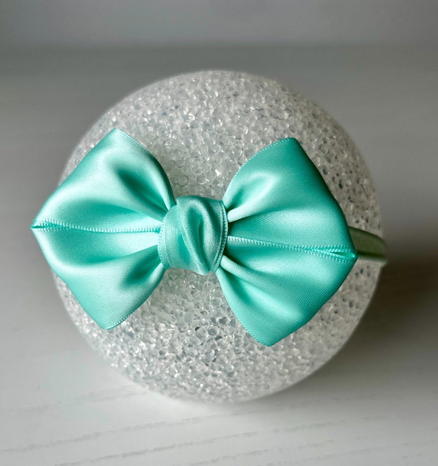 Bentiță elastică handmade pentru fetite cu fundă din satin