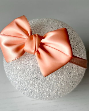 Bentiță elastică handmade pentru fetite cu fundă din satin