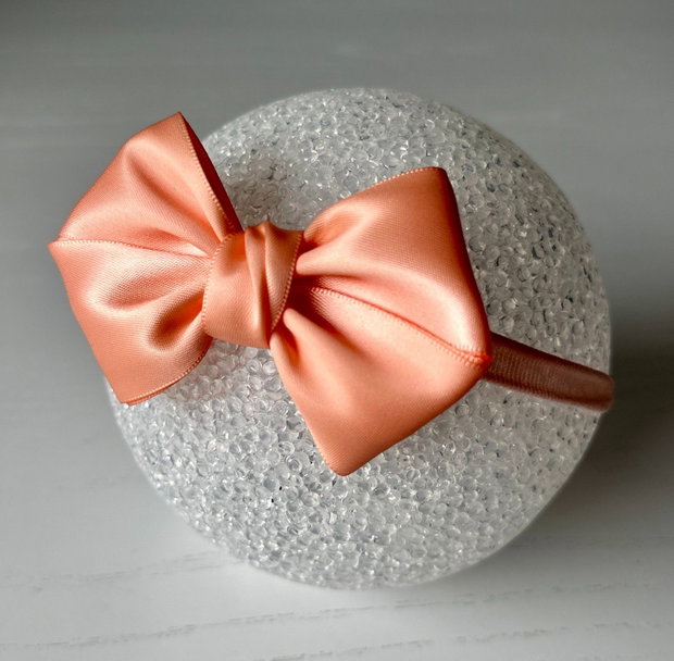 Bentiță elastică handmade pentru fetite cu fundă din satin