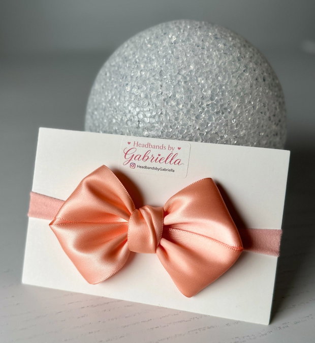 Bentiță elastică handmade pentru fetite cu fundă din satin