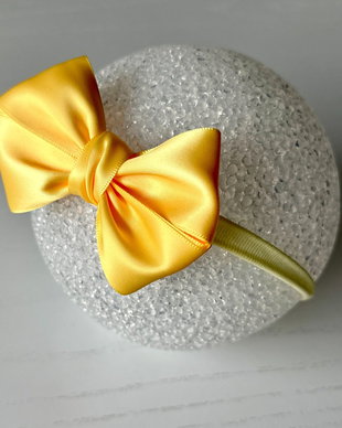 Bentiță elastică handmade pentru fetite cu fundă din satin