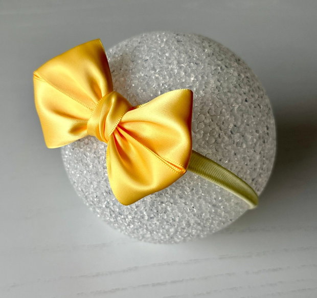 Bentiță elastică handmade pentru fetite cu fundă din satin