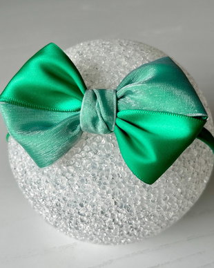 Bentiță elastică handmade pentru fetite cu fundă din satin