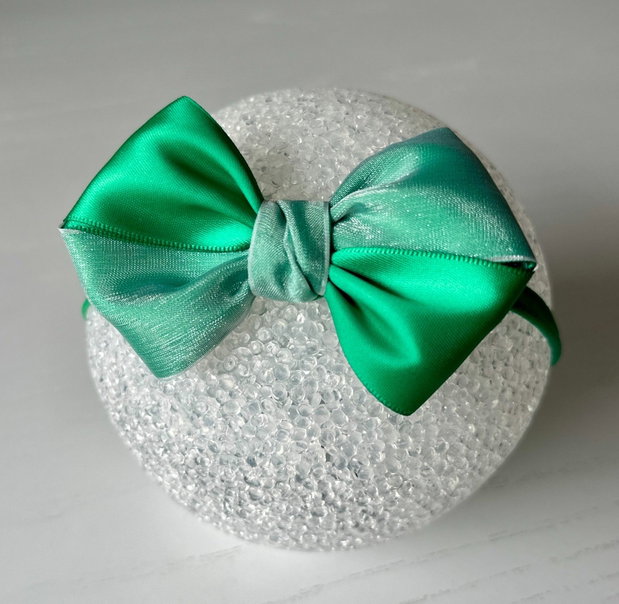 Bentiță elastică handmade pentru fetite cu fundă din satin