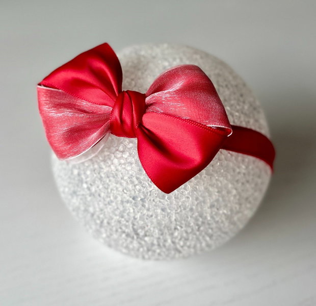 Bentiță elastică handmade pentru fetite cu fundă din satin