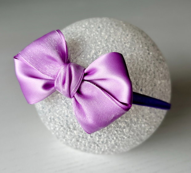 Bentiță elastică handmade pentru fetite cu fundă din satin