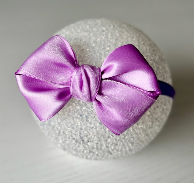 Bentiță elastică handmade pentru fetite cu fundă din satin