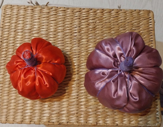 Decoratiuni/Ornamente de toamna/Halloween în forma de dovleci