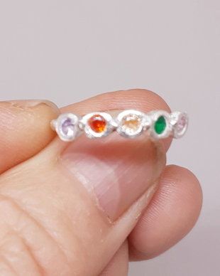 Inel unicat  din argint fin, in forma de coronita cu 5 zirconii multicolore