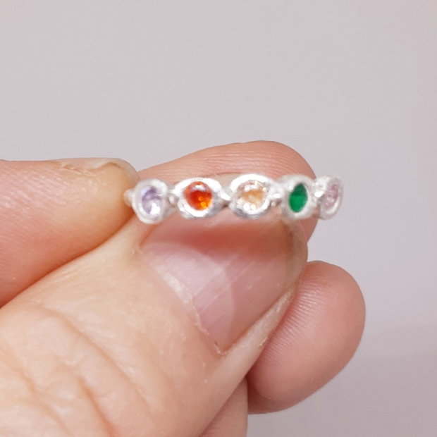 Inel unicat  din argint fin, in forma de coronita cu 5 zirconii multicolore